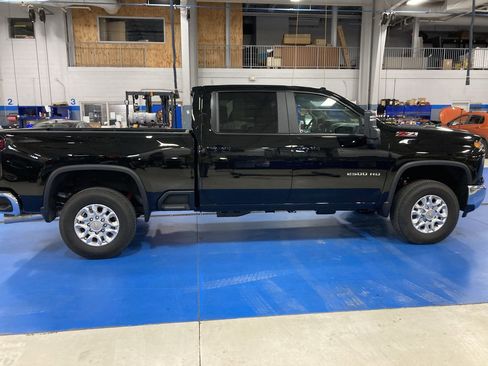 Used 2024 Chevrolet Silverado 2500 LT w/ All Star Edition AWD/4WD image 8