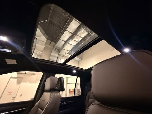 Used 2021 GMC Yukon Denali w/ Denali Premium Package image 18