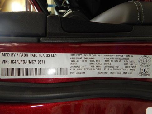 Used 2021 Jeep Grand Cherokee SRT image 11