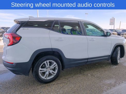 Used 2024 GMC Terrain SLE image 9