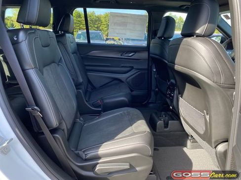 New 2025 Jeep Grand Cherokee L Altitude image 7