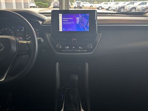 Used 2025 Toyota Corolla Cross LE image 18