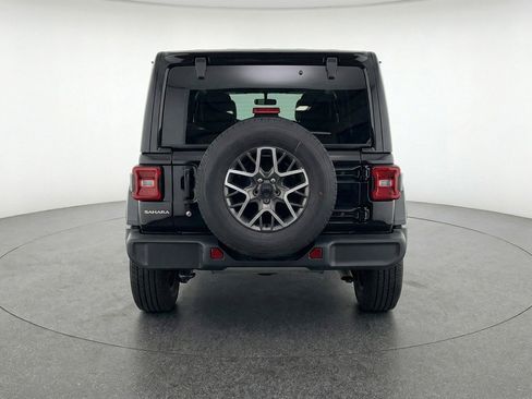 Used 2025 Jeep Wrangler Sahara image 7