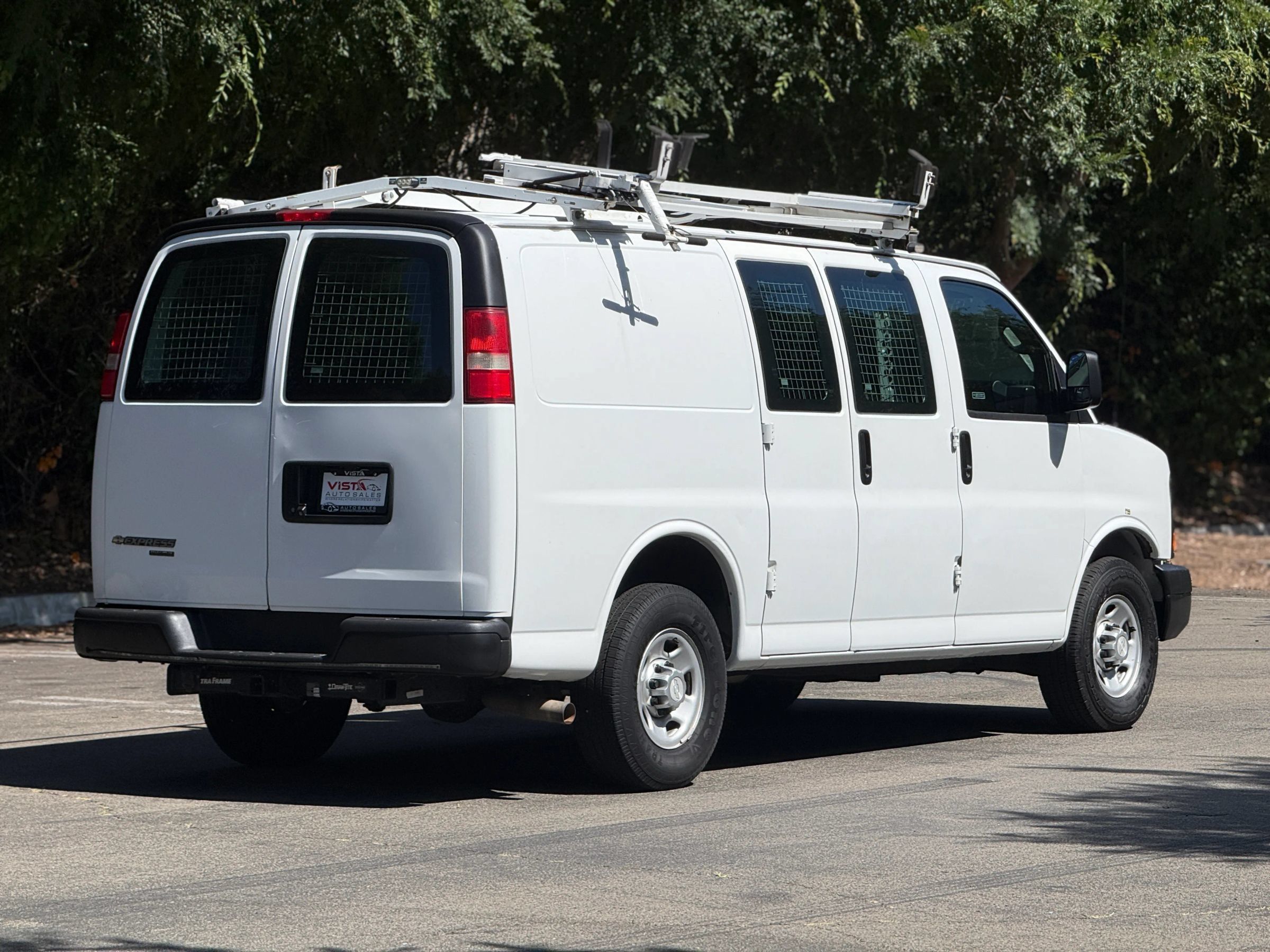Used 2015 Chevrolet Express 2500 RWD image 4