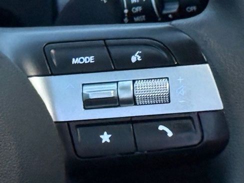 Certified 2025 Hyundai Tucson SE image 26