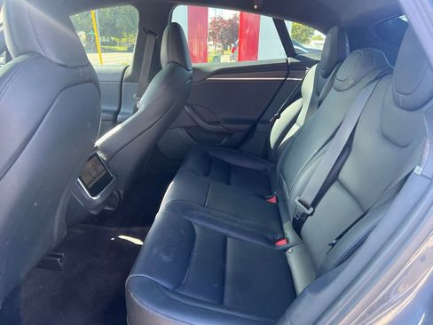Used 2022 Tesla Model S image 8