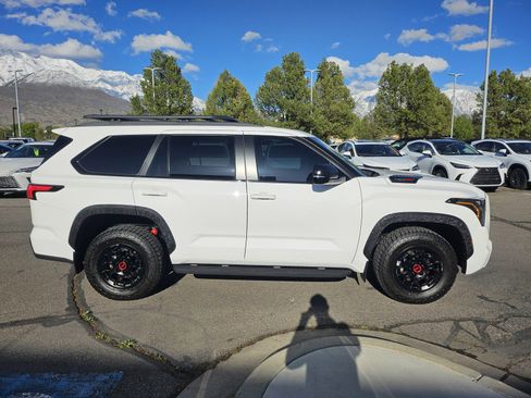 Used 2025 Toyota Sequoia TRD Pro AWD/4WD image 4