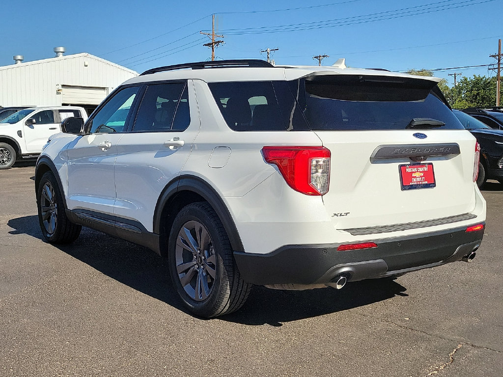 Used 2023 Ford Explorer XLT w/ Equipment Group 202A RWD image 3