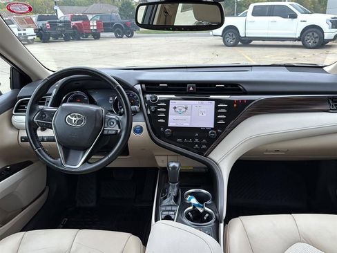 Used 2019 Toyota Camry XLE image 15
