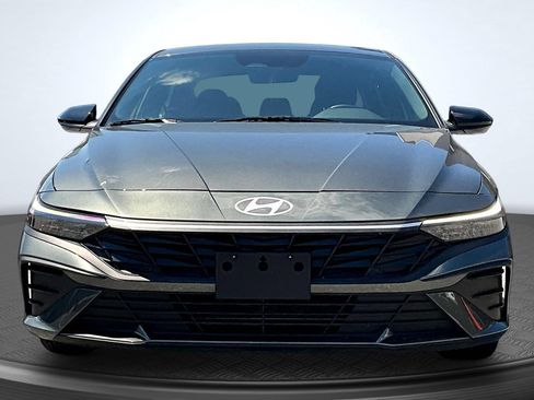 Used 2025 Hyundai Elantra Sport FWD image 2