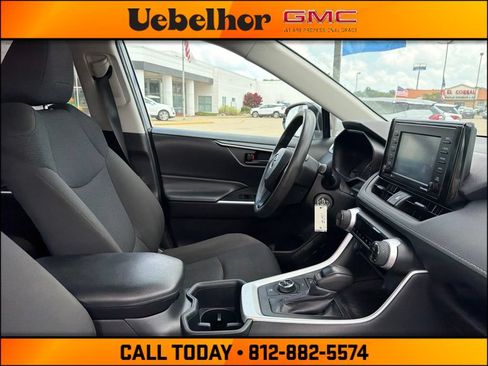 Used 2022 Toyota RAV4 LE AWD/4WD image 2