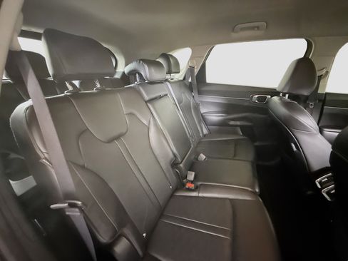 Used 2024 Kia Sorento S image 27
