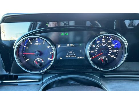 Used 2024 Kia Carnival EX image 15