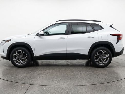Used 2025 Chevrolet Trax LT w/ LT Convenience Package FWD image 5