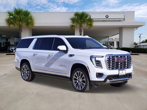 Used 2025 GMC Yukon XL Denali w/ Denali Reserve Package image 3