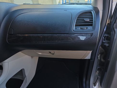 Used 2016 Dodge Grand Caravan SXT w/ Rear Park Assist Package image 19