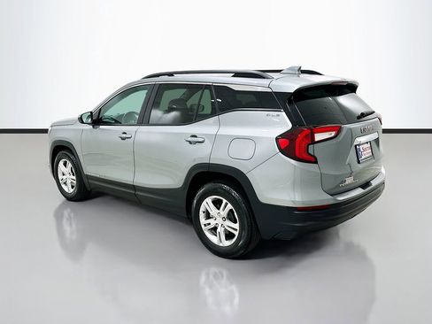 Used 2024 GMC Terrain SLE w/ Driver Convenience Package FWD image 5