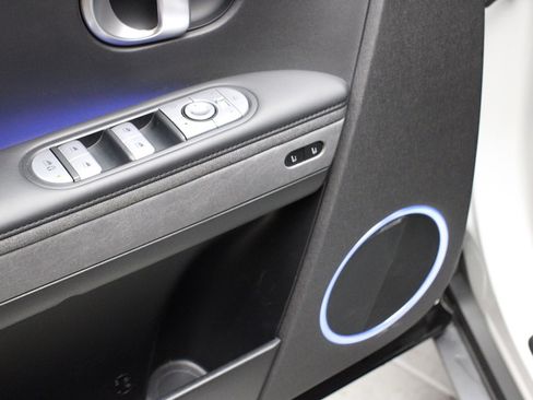 Used 2024 Hyundai Ioniq 5 Limited image 5