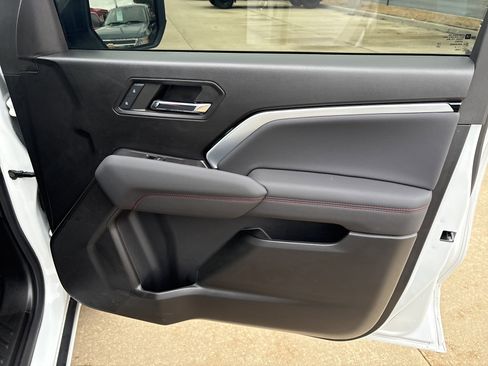 Used 2024 Chevrolet Colorado Z71 w/ Z71 Convenience Package 2 image 17