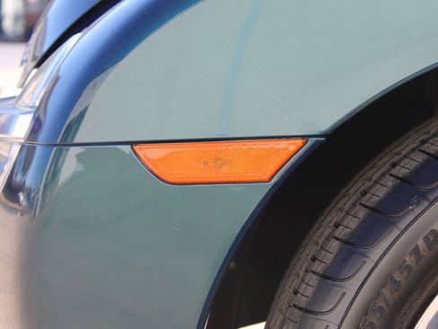 Used 2005 Chevrolet SSR w/ Preferred Equipment Group image 33