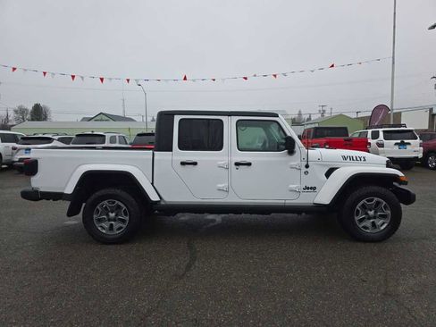Used 2022 Jeep Gladiator Sport image 6
