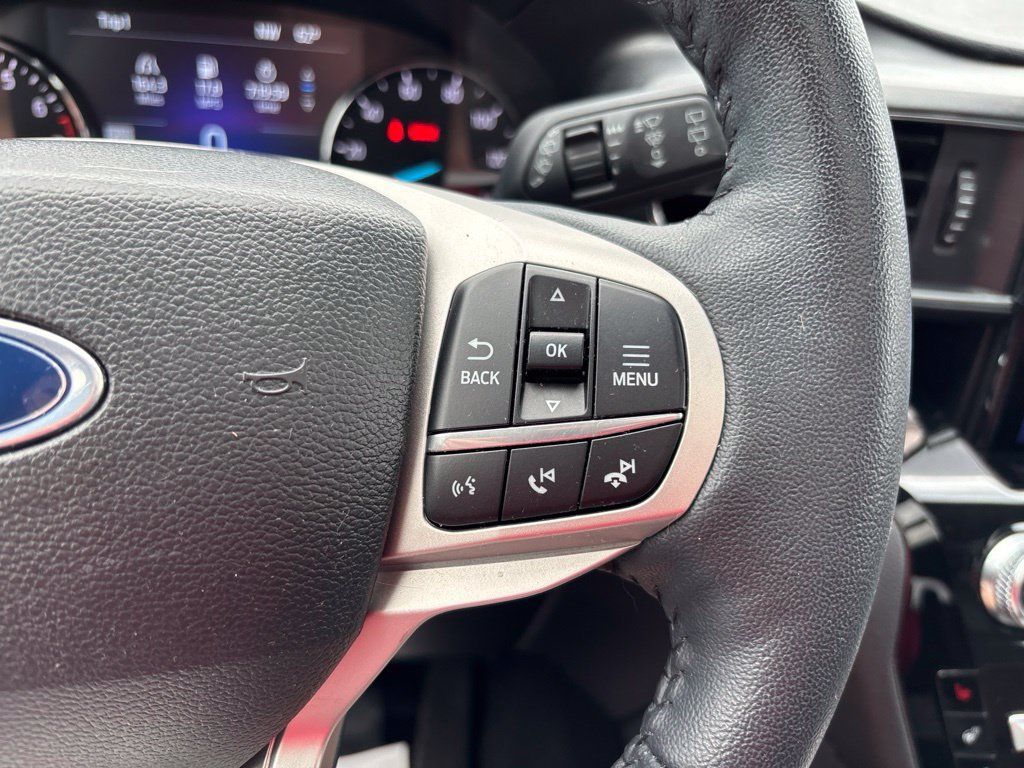 Used 2023 Ford Explorer Limited w/ Limited Technology Package AWD/4WD image 39