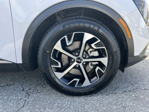 Used 2024 Kia Sportage EX image 12