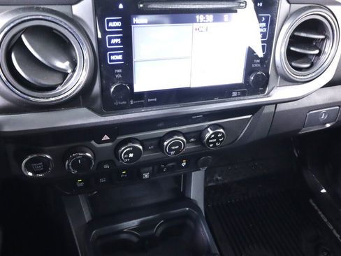 Used 2019 Toyota Tacoma TRD Off-Road image 15