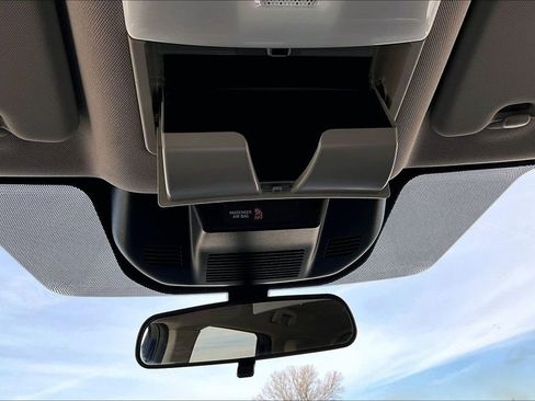 Used 2025 Nissan Rogue SV image 32