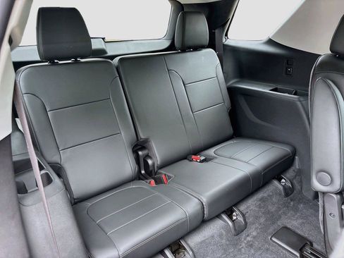 Used 2020 Chevrolet Traverse Premier FWD image 28