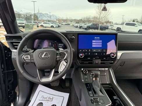 Used 2026 Lexus GX 550 w/ Cold Area Package image 30