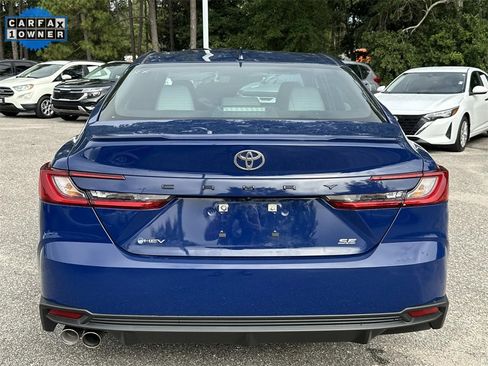Used 2025 Toyota Camry SE image 3