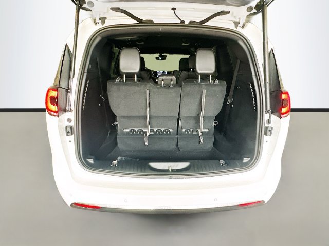 New 2026 Chrysler Pacifica Select AWD/4WD image 26