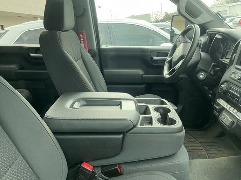 Used 2021 Chevrolet Silverado 2500 Custom w/ Custom Value Package image 9