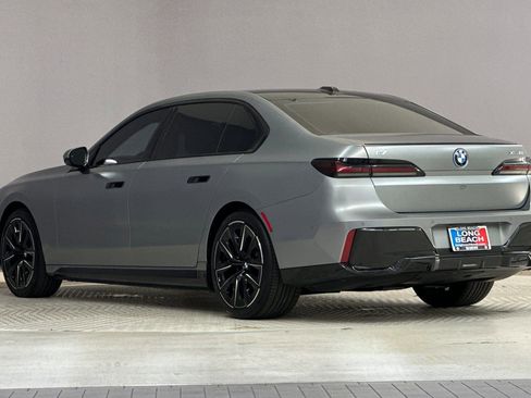 Used 2023 BMW i7 xDrive60 w/ Executive Package 2 AWD/4WD image 3