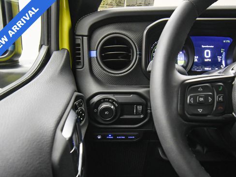 Used 2024 Jeep Wrangler Unlimited Rubicon 4xe image 33