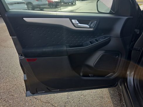 Used 2020 Ford Escape SE image 23