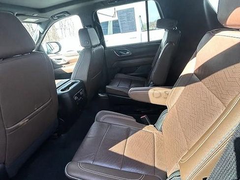 Used 2023 Chevrolet Tahoe High Country image 11