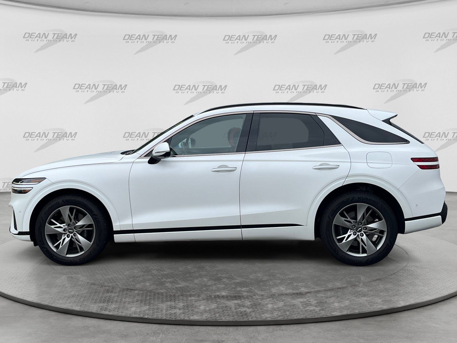 Used 2023 Genesis GV70 3.5T Sport w/ Sport Advanced Package AWD/4WD image 4