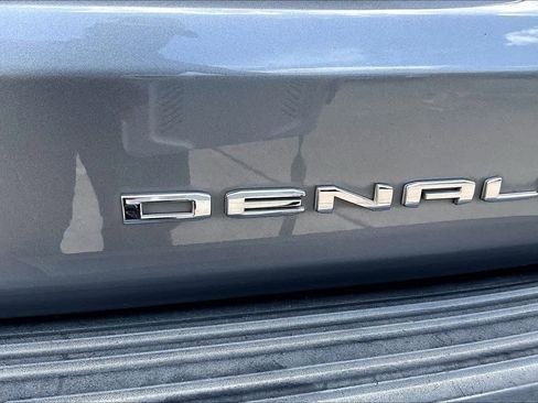 Used 2021 GMC Yukon XL Denali w/ Denali Premium Package RWD image 10
