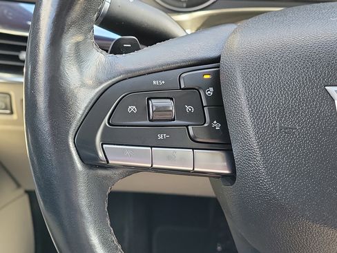 Used 2023 Cadillac XT4 Luxury w/ Cold Weather Package image 17