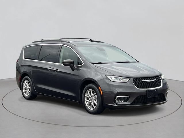 Used 2022 Chrysler Pacifica Touring-L FWD image 6