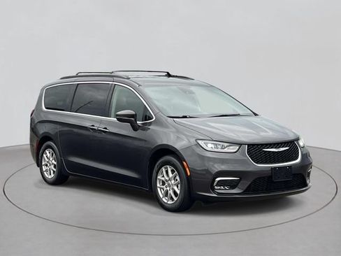 Used 2022 Chrysler Pacifica Touring-L FWD image 6