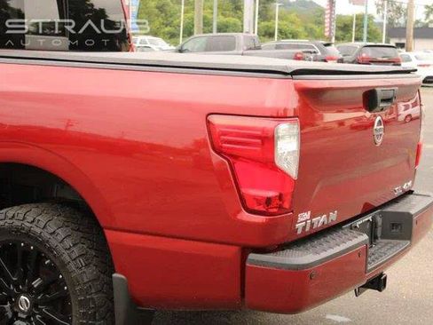 Used 2018 Nissan Titan SL AWD/4WD image 6