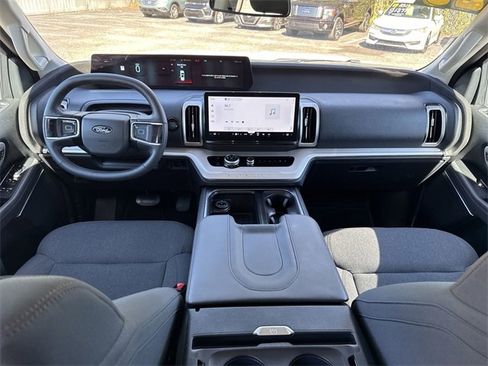 Used 2025 Ford Expedition Active image 17