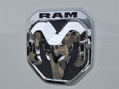 Used 2024 RAM 2500 Tradesman w/ Chrome Appearance Group image 29