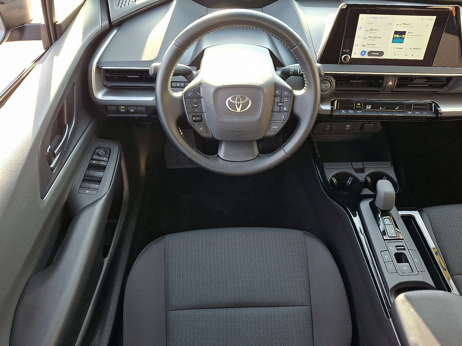 Used 2025 Toyota Prius LE FWD image 12