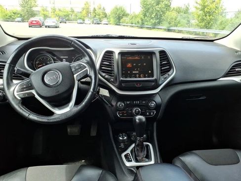 Used 2015 Jeep Cherokee Trailhawk w/ Cold Weather Group AWD/4WD image 5