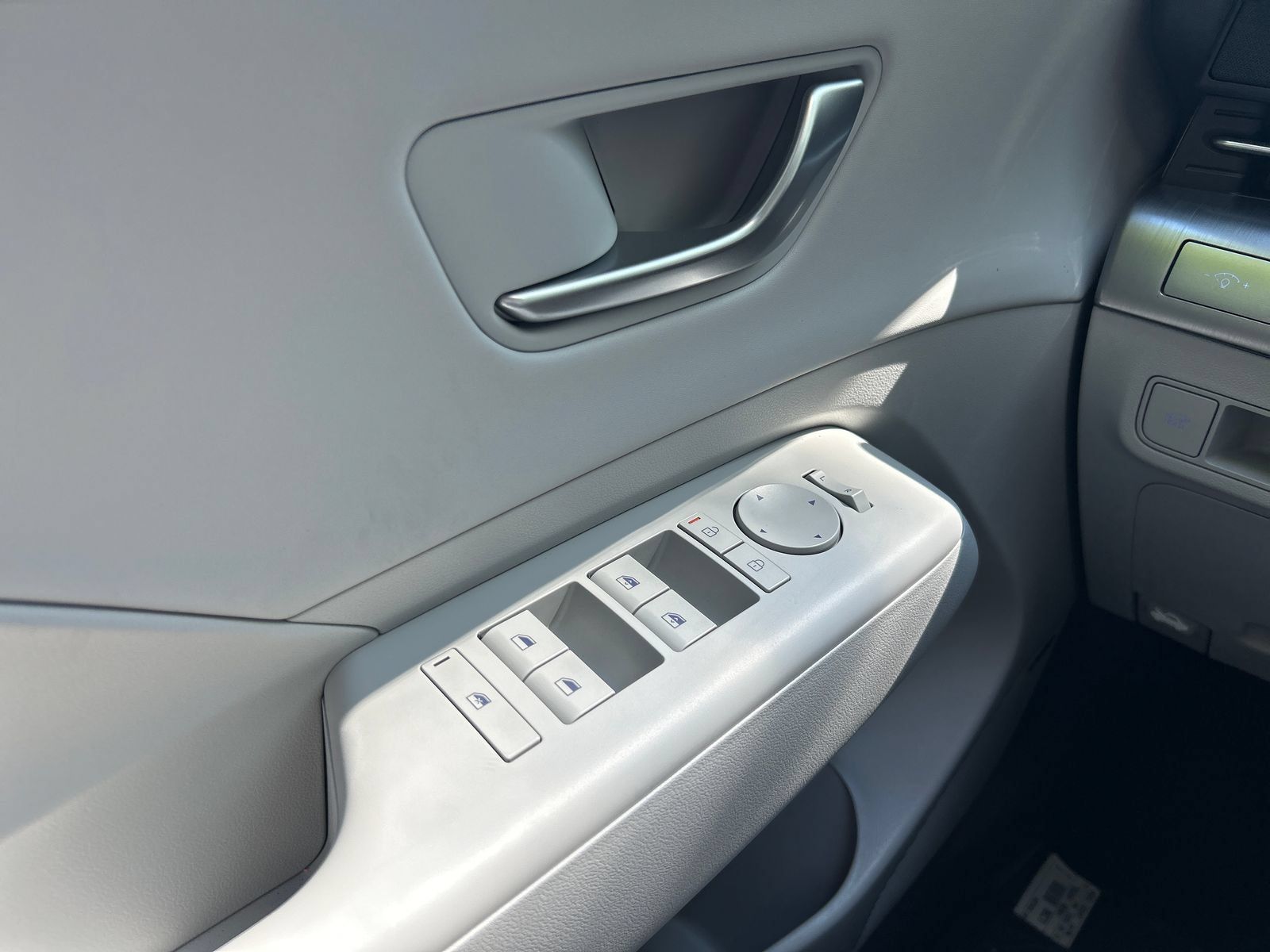 New 2027 Hyundai Kona Limited AWD/4WD image 11