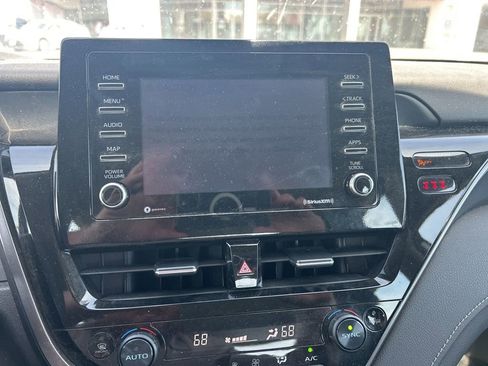 Used 2024 Toyota Camry SE image 10